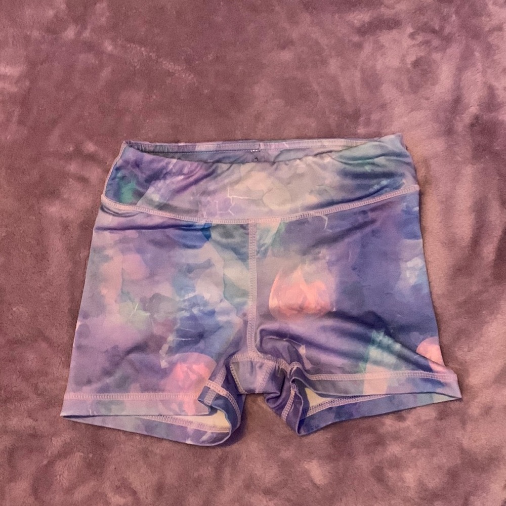 Galaxy 90 Degree By Reflex athletic shorts. S (7-8) Girls